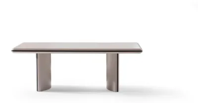 Image de Table basse en bois beige au design moderne