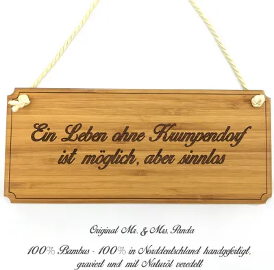 Produktbild von Mr. & Mrs. Panda Hinweisschild Krumpendorf - Geschenk, Graviert, Türschild, Landhaus, Schild, Wegweiser, Geschenkidee, Holz, Firmenschild, Werbeschild, Shabby