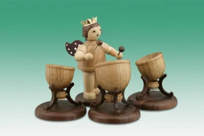 Produktbild von Holzfigur Musikengel mit 3 Pauken und Krone Höhe 6,5cm NEU