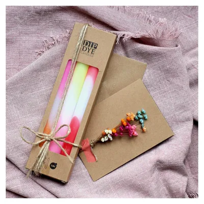 Produktbild von Dip Dye Kerzen, Bunte Stabkerzen (3 Stk.) handgefertigte Tafelkerzen mit Farbverlauf, 9 Std. Brenndauer, Paraffin, 24 x 2,2 cm