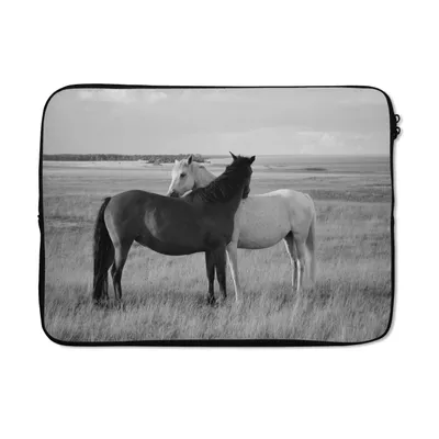 Produktbild von MuchoWow® Laptop Hülle 13 Zoll Pferde - Tiere - Porträt - Schwarz-Weiß - Landleben Laptoptasche - Laptophülle - Sleeve - Rundumschutz