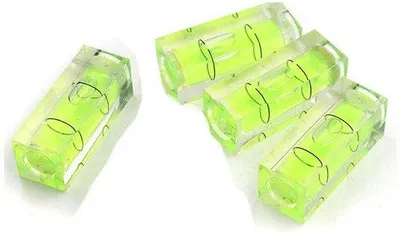 Immagine prodotto di Livella a bolla miniaturizzata in acrilico/ABS - 15x15x40 mm - per la taratura di strumenti