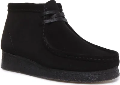 Produktbild von Clarks Wallabee originale ikonische Schnürstiefel in schwarzem Wildleder für Frauen (39; Schwarz)