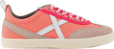 Productafbeelding van Munich sneakers, model 8161093, in de kleur roze, maat 40