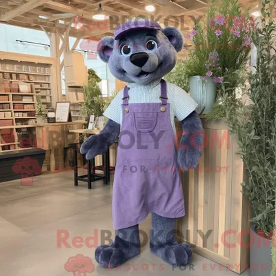 Obrázok produktu pre Postava maskota REDBROKOLY, levanduľovú panteru, oblečenú v pracovnej kombinéze a šatke, s odznakmi