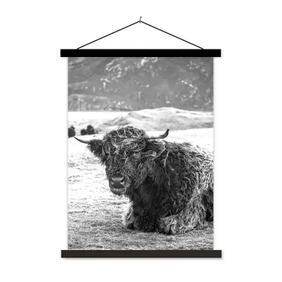Produktbild von MuchoWow® Textilposter Schottischer Highlander - Berg - Tiere 90x120 cm mit schwarzem Rahmen - Dekoration