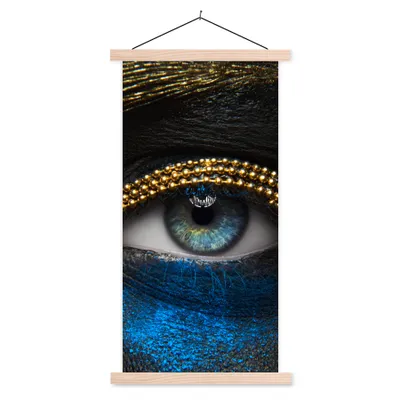 Produktbild von MuchoWow® Textilposter Frau - Augen - Make-up - Luxus - Gold 60x120 cm mit holzfarbenen Rahmen - Holz