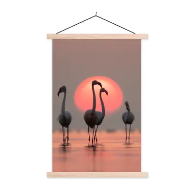 Produktbild von MuchoWow® Textilposter Vogel - Flamingo - Sonnenuntergang - Rosa 40x60 cm mit holzfarbenen Rahmen - Poster