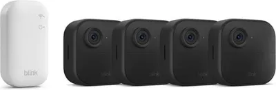 Produktbild von Die neue Blink-Kamera Outdoor 4 | Kabellose intelligente HD-Sicherheitskamera, zwei Jahre Batterielaufzeit, funktioniert mit Alexa | 4-Kamera-System mit enthaltenem Sync Module Core | IP65