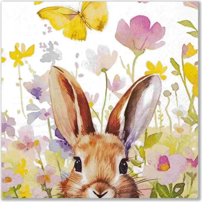 serviette mit aquarellmotiv eines hasenkopfes zwischen bunten fruehlingsblumen und schmetterlingen in pastellfarben auf hellem hintergrund