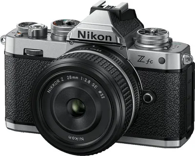 Produktbild von Nikon Z fc + 28 SE-Kit MILC 20,9 MP CMOS 5568 x 3712 Pixel Schwarz, Silber