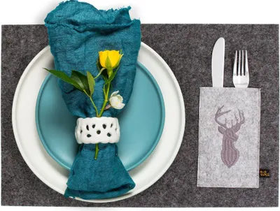 Produktbild von Platzmatten mit Bestecktasche und Hirsch Einstickung, 6er Set, dunkelgrau