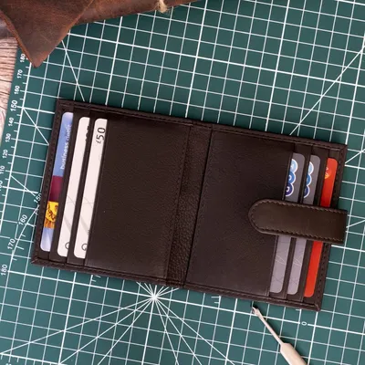 Produktbild von Belveder kleines klappbares Herren-Lederetui Braun, kompaktes Kartenetui für Karten, Ausweis, Dokumente und Alltag, SH-12