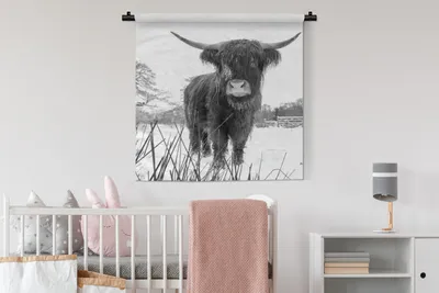 Produktbild von MuchoWow® Wandteppich Wandbehang Schottisches Hochlandrind im Winter - schwarz und weiß 90x90 cm Tapisserie Dekoration Wandtuch - Wandaufhänger