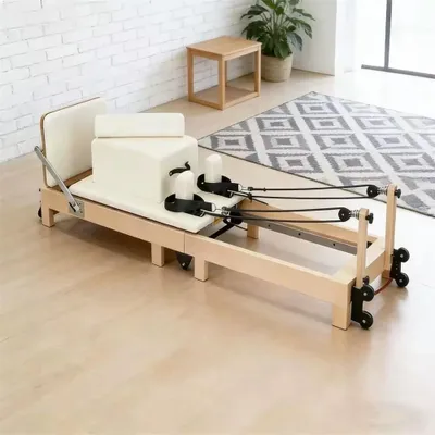 Immagine prodotto di Lettino Pilates Reformer - Attrezzo da allenamento pieghevole per uso domestico - Resistenza regolabile - Design salvaspazio -  e legno - Bianco