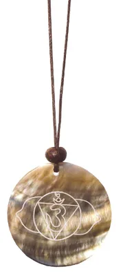 Produktbild von Muschelschmuck mit Gravur "Ajna Chakra" 4cm