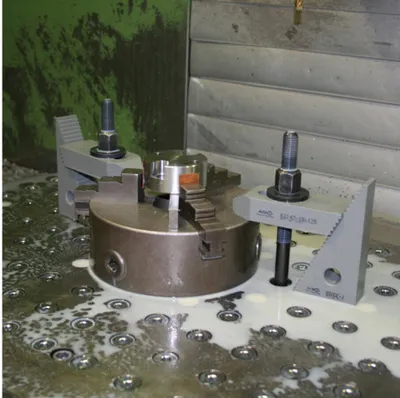 Immagine prodotto di Vite per colonna AMF, conforme alla norma DIN 6379, M24x160mm, trattata termicamente per una resistenza di 8.8