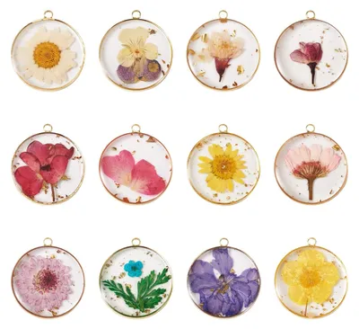 Produktbild von Set mit 12 getrockneten Blumenanhängern für Schmuckherstellung