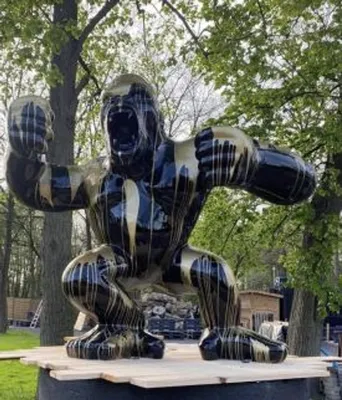 Image de Casa Padrino XXL Sculpture décorative géante Gorille Singe Noir / Or 180 x H. 200 cm