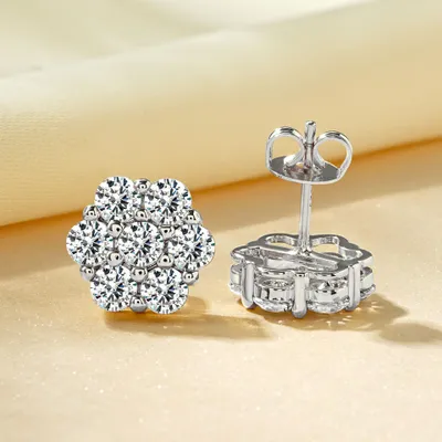 Produktbild von Damen Ohrstecker Blume mit Zirkonia – Elegante Strass Ohrringe Silberfarben, J0749