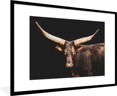 Produktbild von MuchoWow® MuchoWow® Gerahmtes Poster Kuh - Watussi - Schwarz 90x60 cm - Poster mit zchwarzem Bilderrahmen - Wanddekoration - Fotos