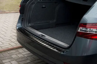 Produktbild von Schutzleiste für die Kante des Kofferraums des Škoda Superb III. 2015-2024 (Kombi, dunkel, matt)