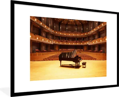 Produktbild von MuchoWow® Gerahmtes Poster Ein Klavier auf der Bühne in einem Theater 90x60 cm - Poster mit Schwarzem Bilderrahmen Wandposter Rahmen Foto Bilder - Wanddekoration - Fotos