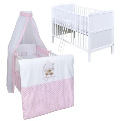 Produktbild von Baby-Delux Babybett Komplettbett Jack 140x70 Weiß Kiefernholz inkl. 10-tlg Set. Matratze, Bettwäsche Set, Beißschienen & Stickerei- Twinkle Star Rosa