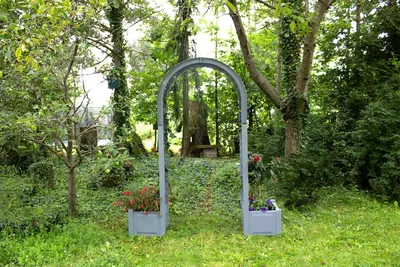 Produktbild von Pflanzkübel mit Rosenbogen KHW Kunststoff 174x43x207 cm grau