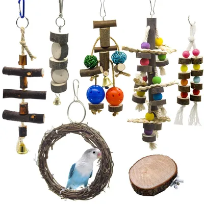 Produktbild von 7 Stück Holz Papageienspielzeug - Buntes Vogelspielzeug zum Klettern und Spielen