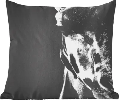 Produktbild von MuchoWow® Zierkissen Sofakissen Wohnzimmer Dekokissen 40x40 cm Tierprofil Giraffe in schwarz und weiß - Foto Kissen - Schlafzimmer Dekoration