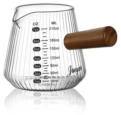 Immagine prodotto di Tazza per espresso con misurazione, capacità 210 ml, in vetro borosilicato, con manico in legno e beccuccio trasparente