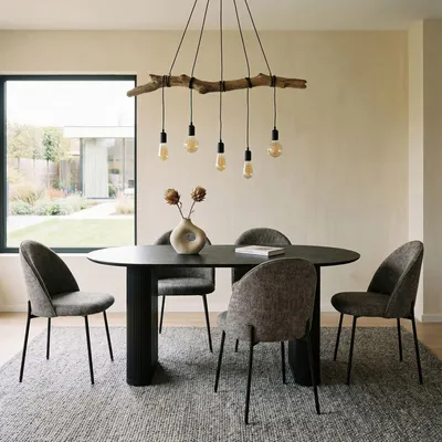 Produktbild von Essgruppe MAXIM mit 4 Stühlen, Schwarz/Grau – ovaler Esstisch mit modernen Säulenbeinen aus Metall, 4 Polsterstühle mit Stoffbezug und Metallgestell, Esszimmer