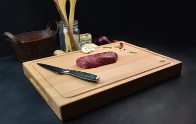 Produktbild von Antibakterielle Schneidebrett Buche mit Saftgrube - 40 x 30 x 4 cm, Holzservierplatte