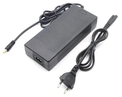 Produktbild von E-Scooter-Ladegerät - G4 - Lithium-Akkuladegerät - 67,2 V - 2,0 A - DC 5,5 x 2,1 mm - EU-Stecker