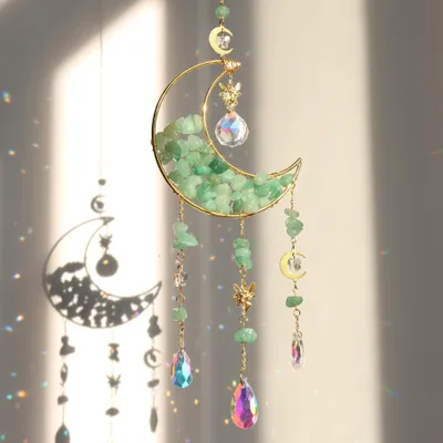 Produktbild von Elzusha – Solarkollektor aus Kristall – Fensterdekoration – Hängendes Ornament – Gartendekoration – Mondsymbol – Violette Natursteinkristalle