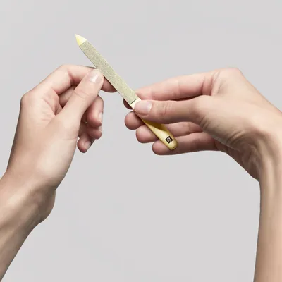 Produktbild von ZWILLING Saphir-Nagelfeile mit Nagelreiniger, Maniküre-Feile, 13 cm – Größe 130 mm, Gold
