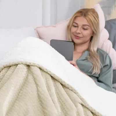 Produktbild von Wohndecke Kuscheldecke zarte Steppung Lammfelloptik  70 x 150 cm - Beige