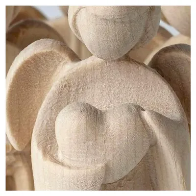 Produktbild von Klassischer Schutzengel aus Zirbenholz mit Herz - Höhe 9 cm - Geschenk zur Kommunion und für viele Anlässe - Holzdeko - Handwerk aus Südtirol