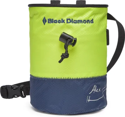 Freerider Chalk Bag von Black Diamond in leuchtendem Gelb mit schwarzem Logo und verstellbarem Gürtel.