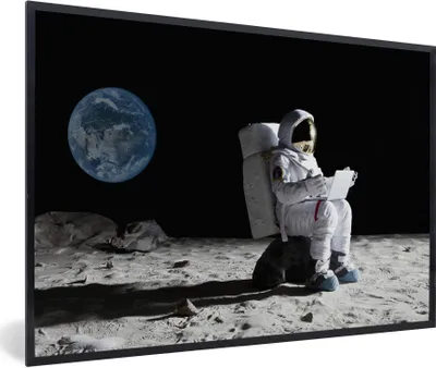 Produktbild von MuchoWow® Gerahmtes Poster Astronaut - Mond - Laptop 90x60 cm - Poster mit Schwarzem Bilderrahmen Wandposter Rahmen Foto Bilder - Fotorahmen - Foto-Plakat