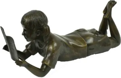 Produktbild von Casa Padrino Luxus Bronzefigur liegendes Mädchen liest Bronze 22 x 60 x H. 27 cm - Bronze Skulptur - Dekofigur - Deko Accessoires