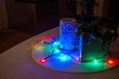 Produktbild von Konstsmide 6350-520 Micro LED Lichterkette, verschweißt, 10 bunte Dioden, 24V Innentrafo, dunkelgrünes Kabel