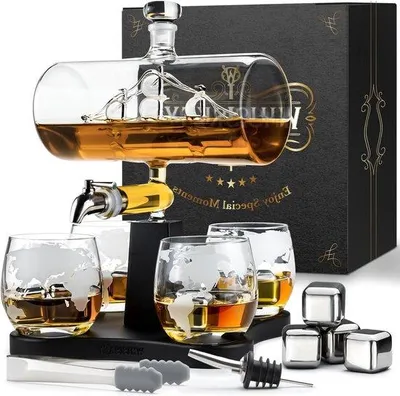 Produktbild von Famanu Whiskey Karaffe Set - Segelschiff - 1L - Dekanter - Geschenk für Männer - Inkl. 4 Whisky Steinen, Schenkaufsatz & 4 Gläser