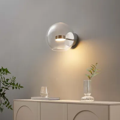 Produktbild von Verchromte LED-Wandleuchte mit Glaskugel - Gica