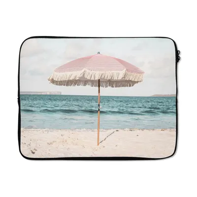 Produktbild von MuchoWow® Laptop Hülle 15 Zoll Sonnenschirm - Strand - Meer - Wolken Laptoptasche - Laptoptasche - Sleeve - Rundum-Schutz