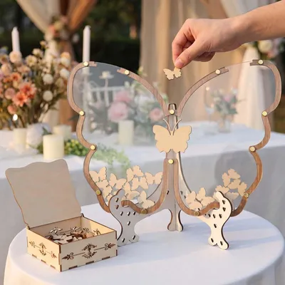 Produktbild von Holz-Gästebuch für Hochzeiten mit 60 Schmetterlingen