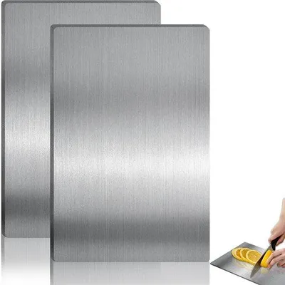Productafbeelding van Ibenzoa® Antibacteriële snijplanken van titaniumstaal, dubbelzijdig, 34 x 23 cm, set van 2 – geschikt voor vlees, groenten en fruit, poreusvrij met ophangoog