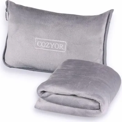 Produktbild von COZYOR Reisekissen & Reisedecke 2 in 1 weich mit Rucksack-Clip und Kofferbefestigung 170x100 cm, kuscheliges Reiseset Auto & unterwegs, Flugzeugdecke mit Bezug für Erwachsene & Kinder