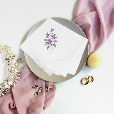 Produktbild von Besticktes Baumwolltaschentuch mit Spitze in Mandelviolett für Damen